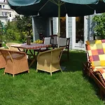 Gemuetliches Dachgeschoss-apartement Mit Seeblick Und Grossem Garten Am Wasser By Interhome Διαμέρισμα