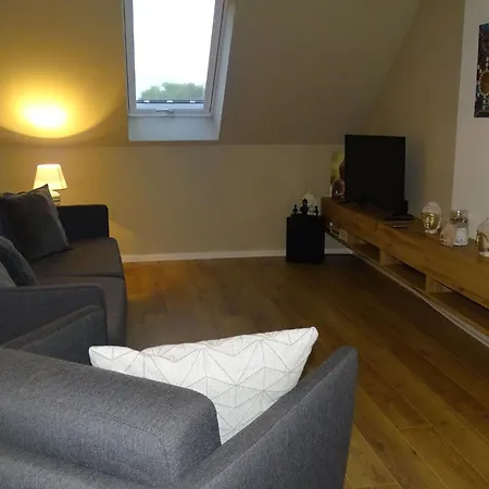 Gemuetliches Dachgeschoss-apartement Mit Seeblick Und Grossem Garten Am Wasser By Interhome * Röbel