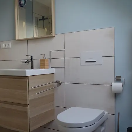 Gemuetliches Dachgeschoss-apartement Mit Seeblick Und Grossem Garten Am Wasser By Interhome * Röbel