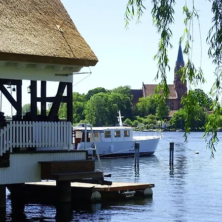 Apartament Gemuetliches Dachgeschoss-apartement Mit Seeblick Und Grossem Garten Am Wasser By Interhome