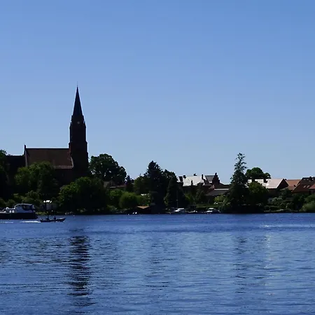 Gemuetliches Dachgeschoss-apartement Mit Seeblick Und Grossem Garten Am Wasser By Interhome * Röbel